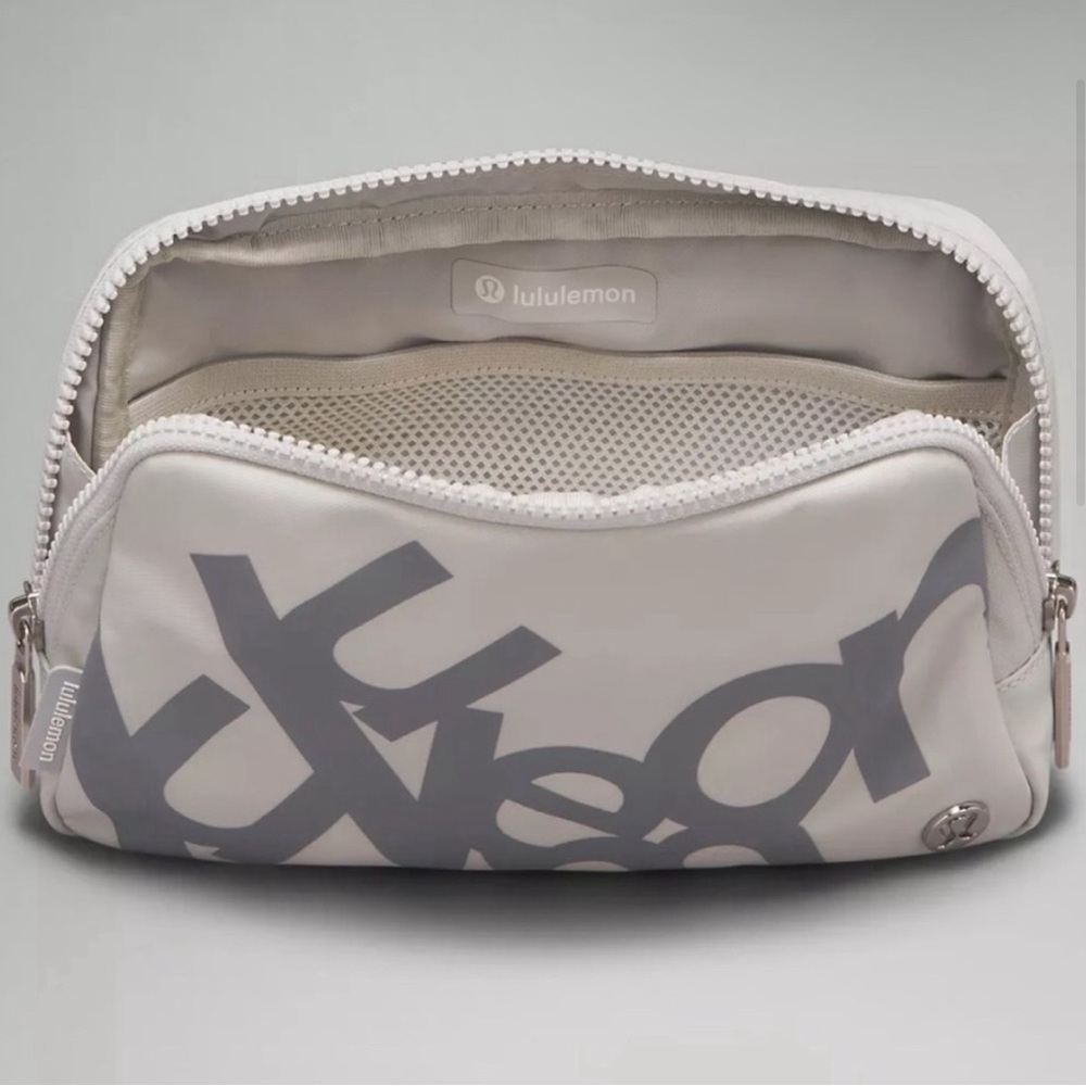 *RARE* NWT lululemon 2L belt bag - Picture 2 of 3